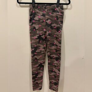 NWT Kids Print Leggings in Stretch Green Camo With Hearts Size XL (12)